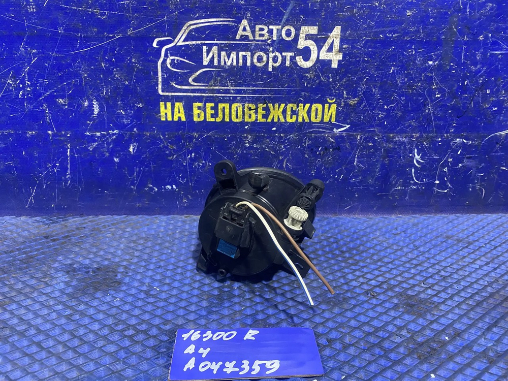 Туманка правая AUDI A4 2008-2012