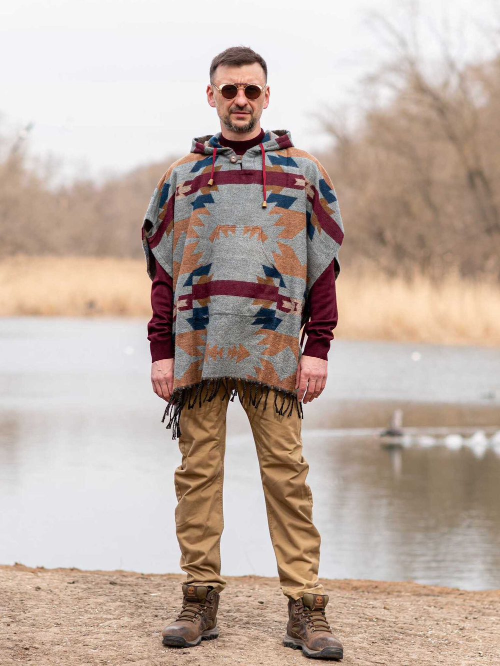 Пончо шерстяное с орнаментом