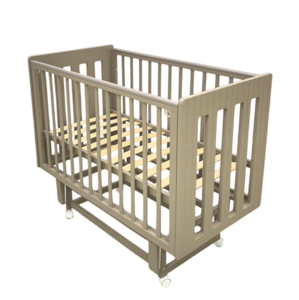 Кроватка с маятником Lunna Sharm