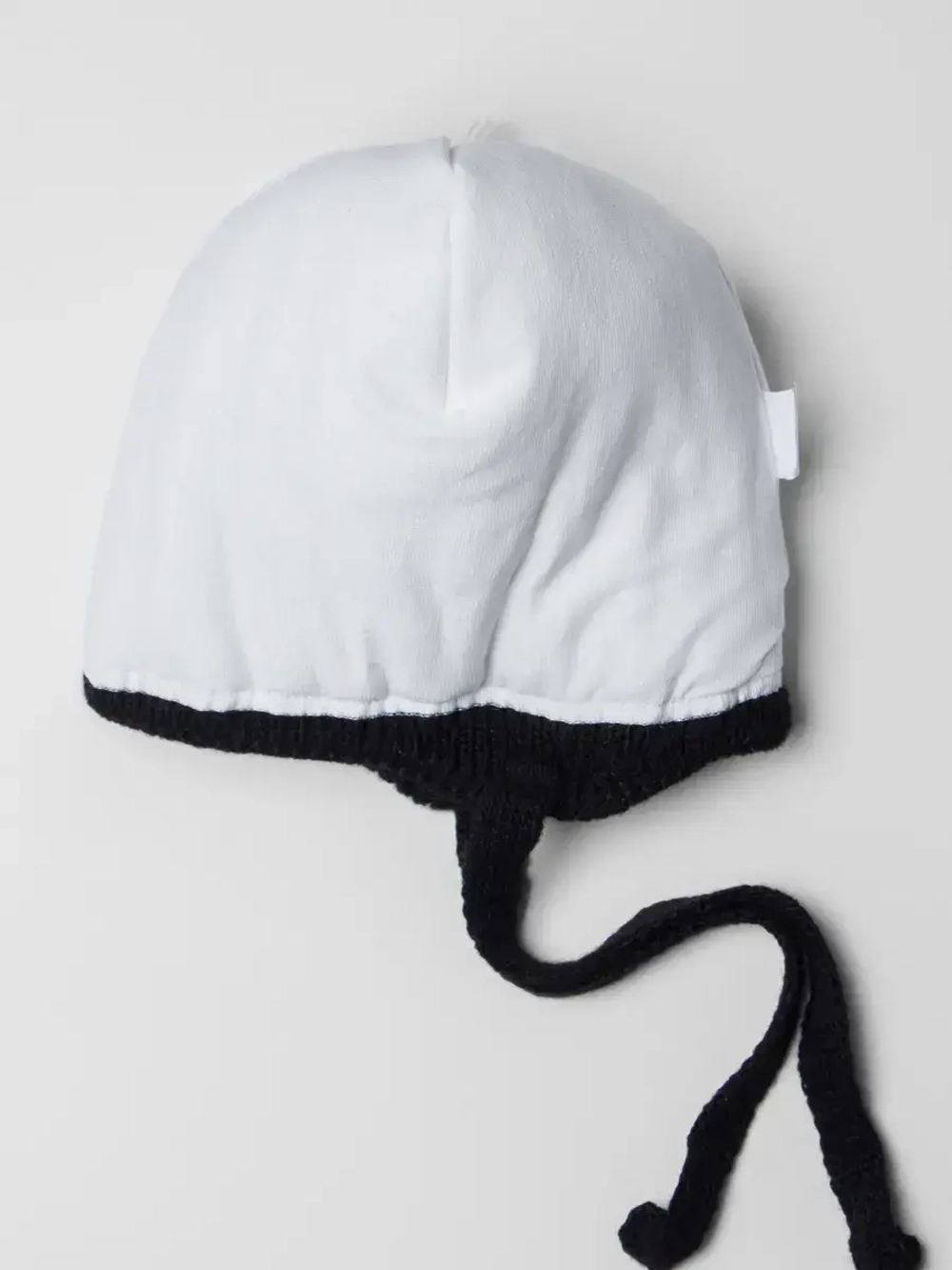 Шапка детская с помпоном на завязках