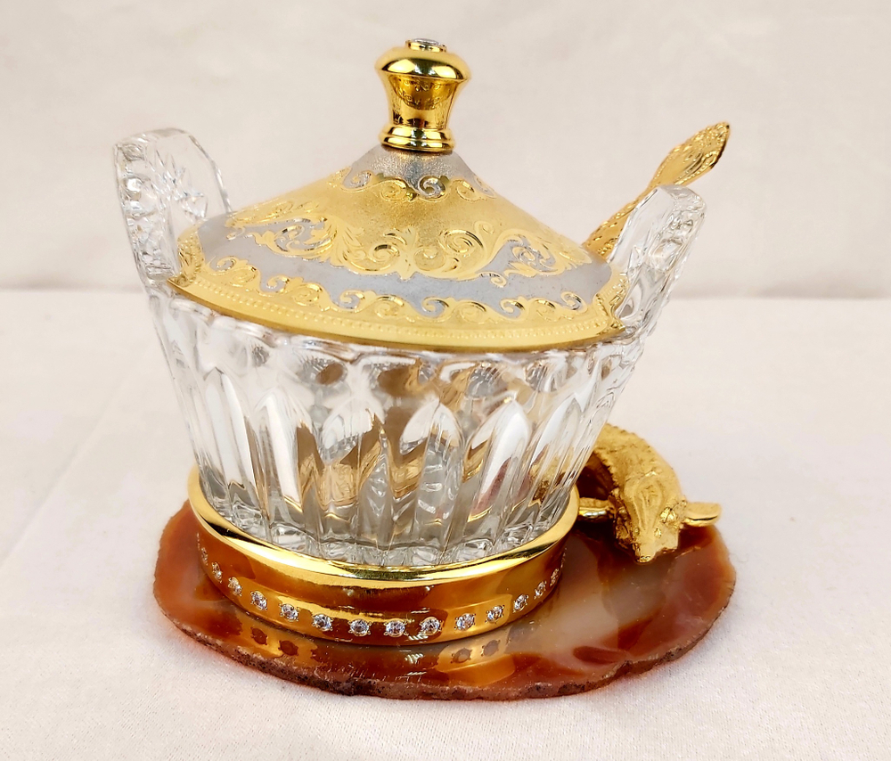 Икорница "Осетринка" на агате с крышечкой