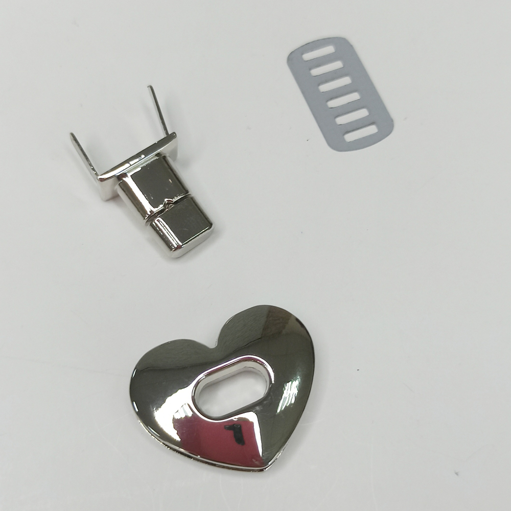 Замок вертушка на винтах 25*30 сердце Серебро