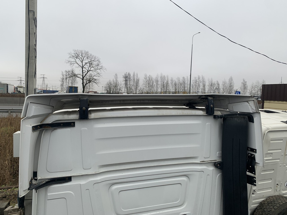 Спойлер кабины верхний 2020г.