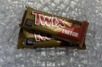 Шоколадный батончик Twix с карамелью и печеньем 55 гр, 1 шт