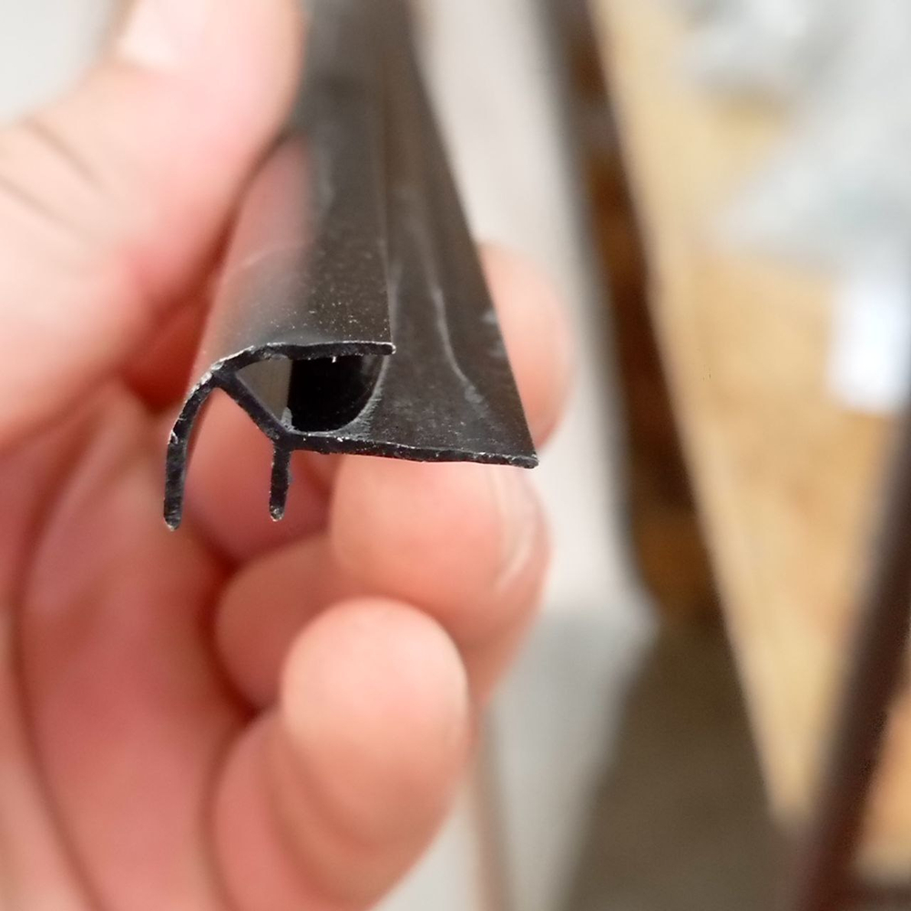 Профиль угловой наружный круглый Черный