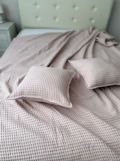 Комплект плед + 2 подушки с наполочками с "ушками" из вафельного полотна, хлопок, розовый