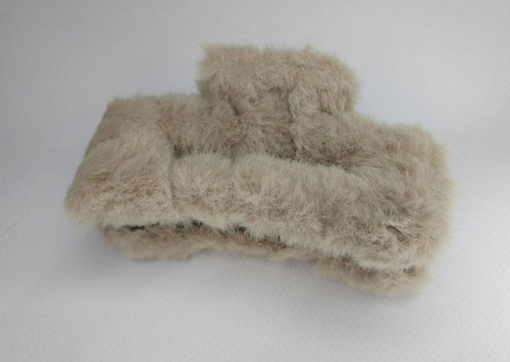 "Зимняя меховая заколка-краб". Цвет коричневый