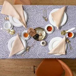 Скатерть из хлопка фиолетово-серого цвета с рисунком "Спелая смородина", Scandinavian Touch, 180х260см