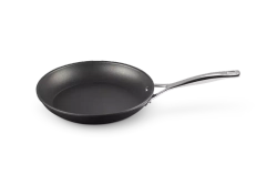 Le Creuset - Сковорода с антипригарным покрытием 26см. / артикул   51112260010001  / GTIN 630870281478
