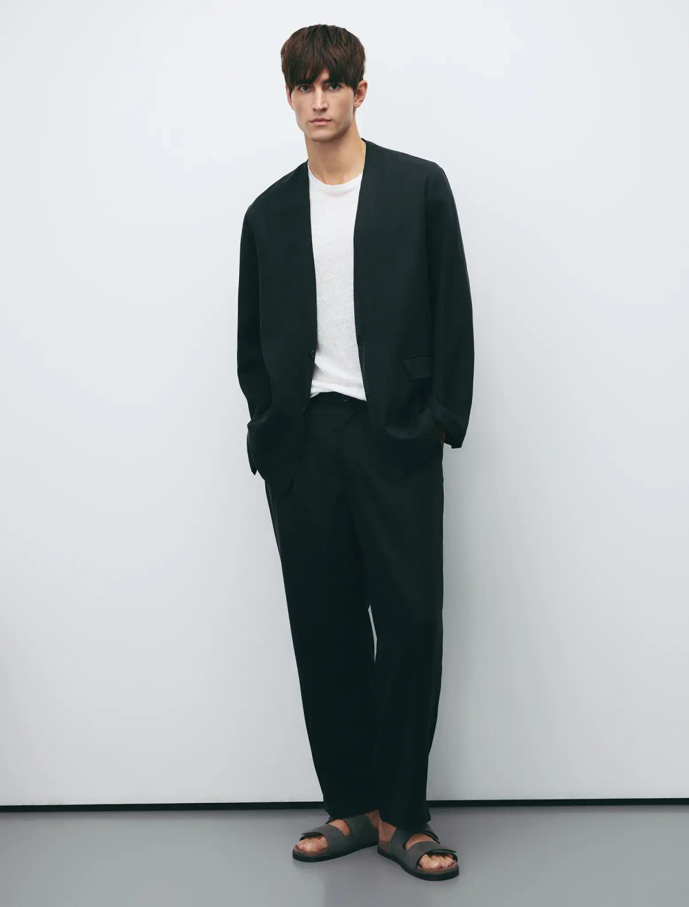 Однобортный костюм без ворота