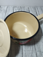 Ковш 1,5л с крышкой с рис Клубника садовая кремовый 1с43с