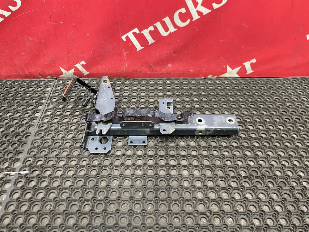 Кронштейн крыла переднего левого 2018г.