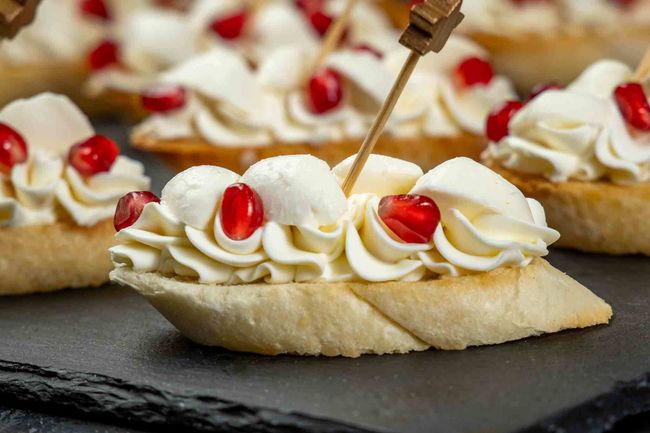 Брускетта с сыром моцарелла, 10 шт.