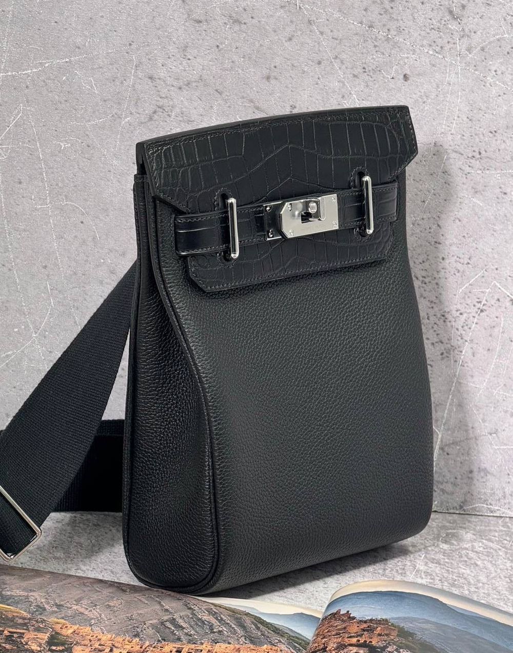 Сумка-слинг Hermes вставка из кожи крокодила