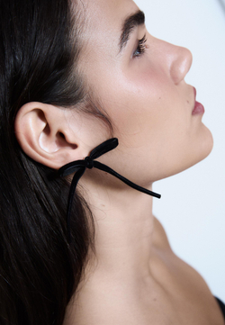 STRADIVARIUS Серьги-бантики из бархата, черный