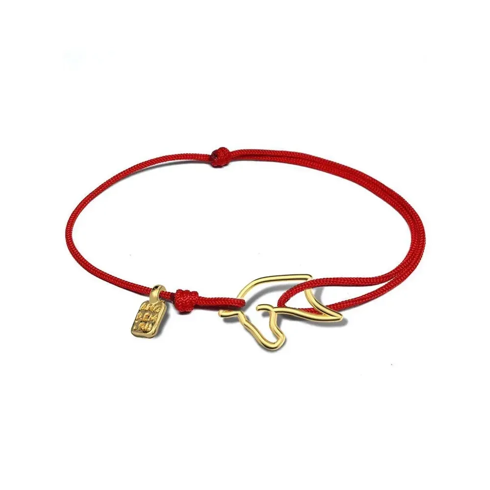 Оберег на красной нити "Лошадь" золотой