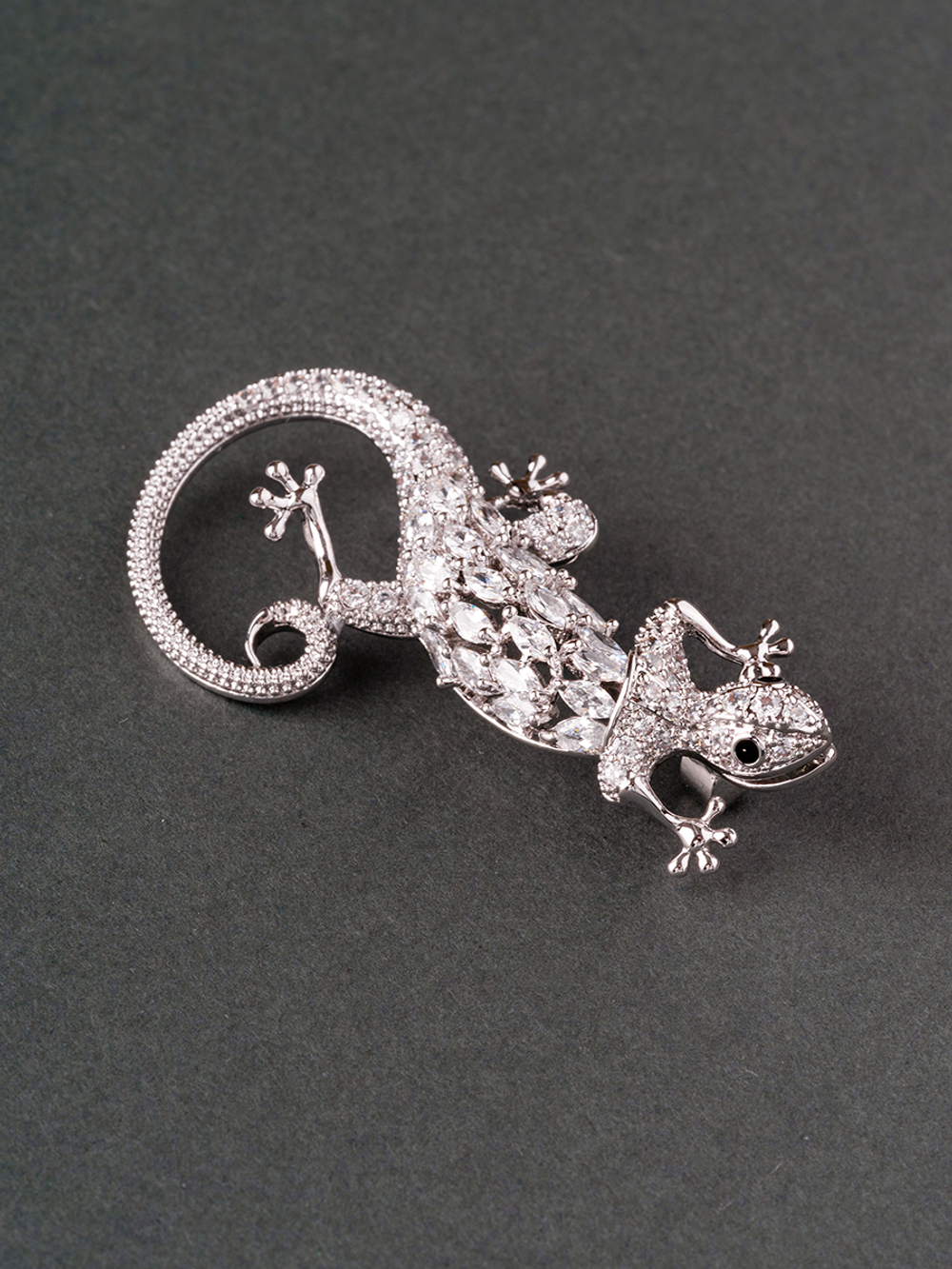 30063200 Брошь Selena