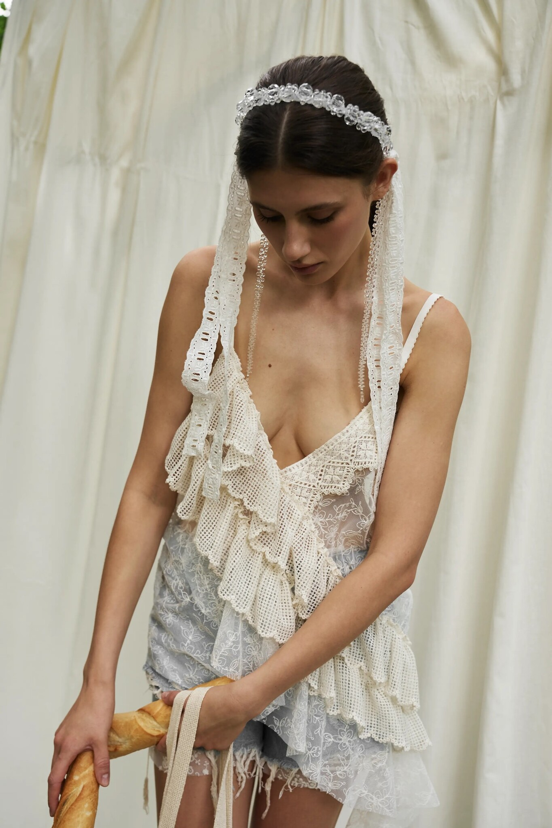 Асимметричный топ на бретелях