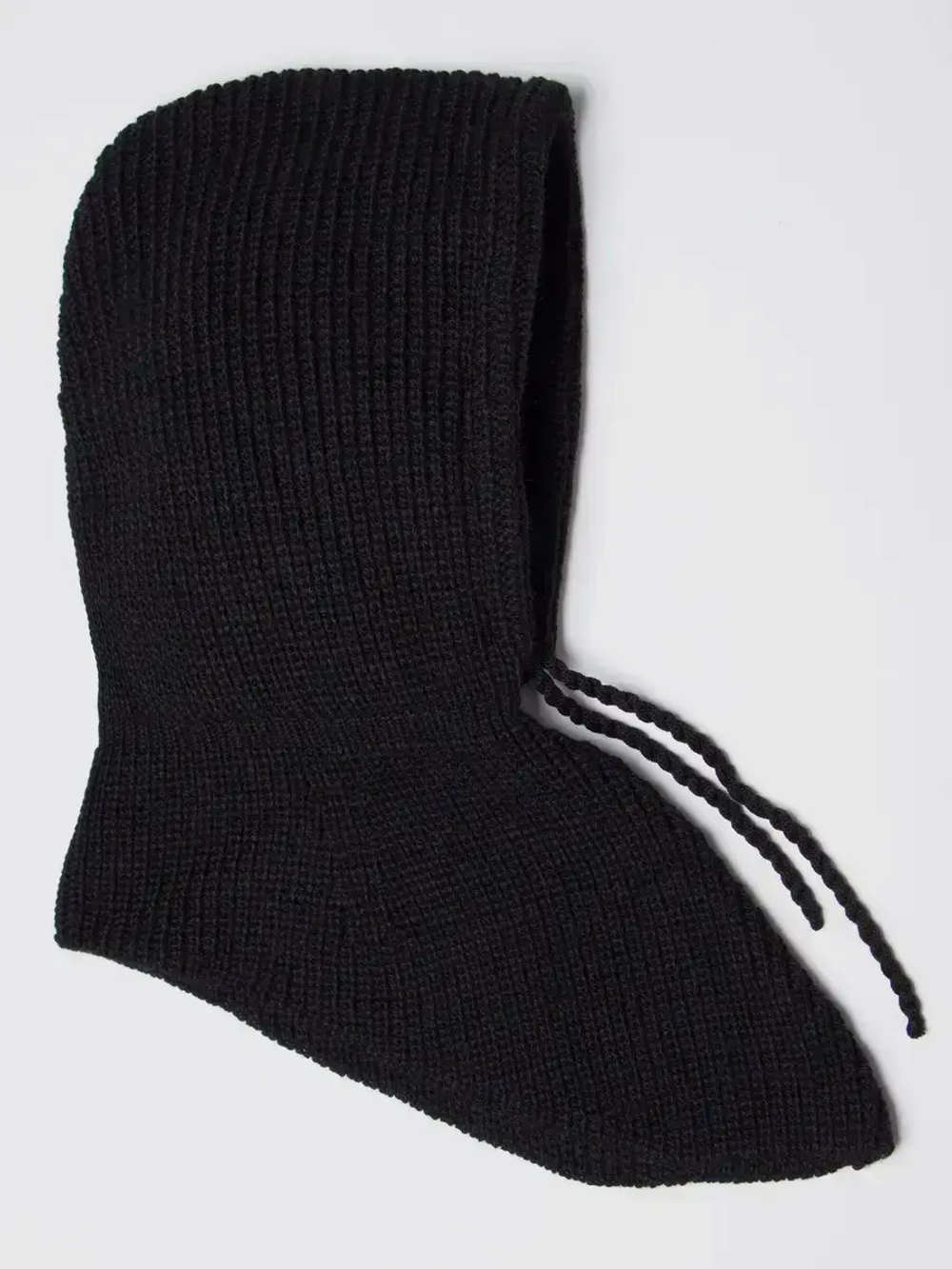 Капор женский вязаный черный