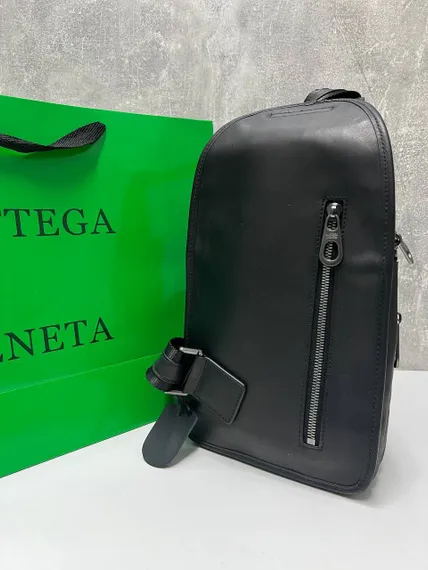 Сумка-слинг Bottega Veneta Intrecciato черная