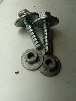 VMUF 501 B кт4 Крепеж, хомуты и пластик для стиральной машины Hotpoint-Ariston VMUF 501 B б/у