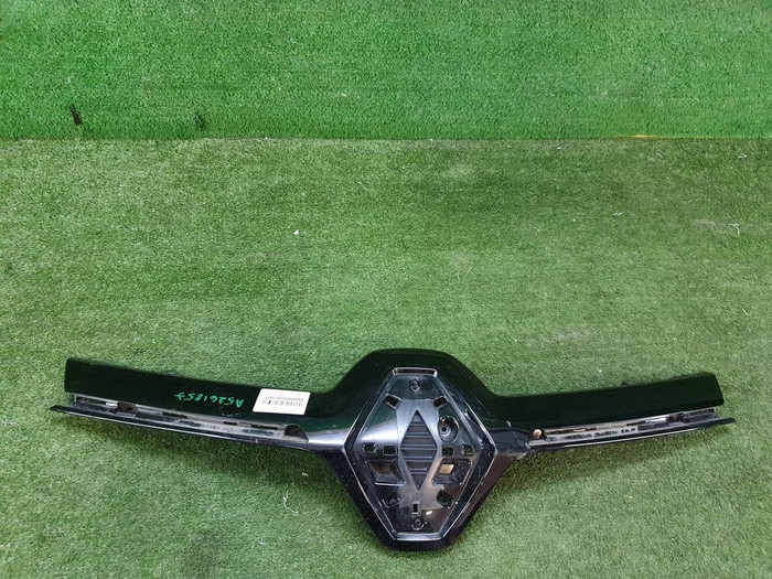 Накладка решетки радиатора Renault Arkana (2019-н.в.)