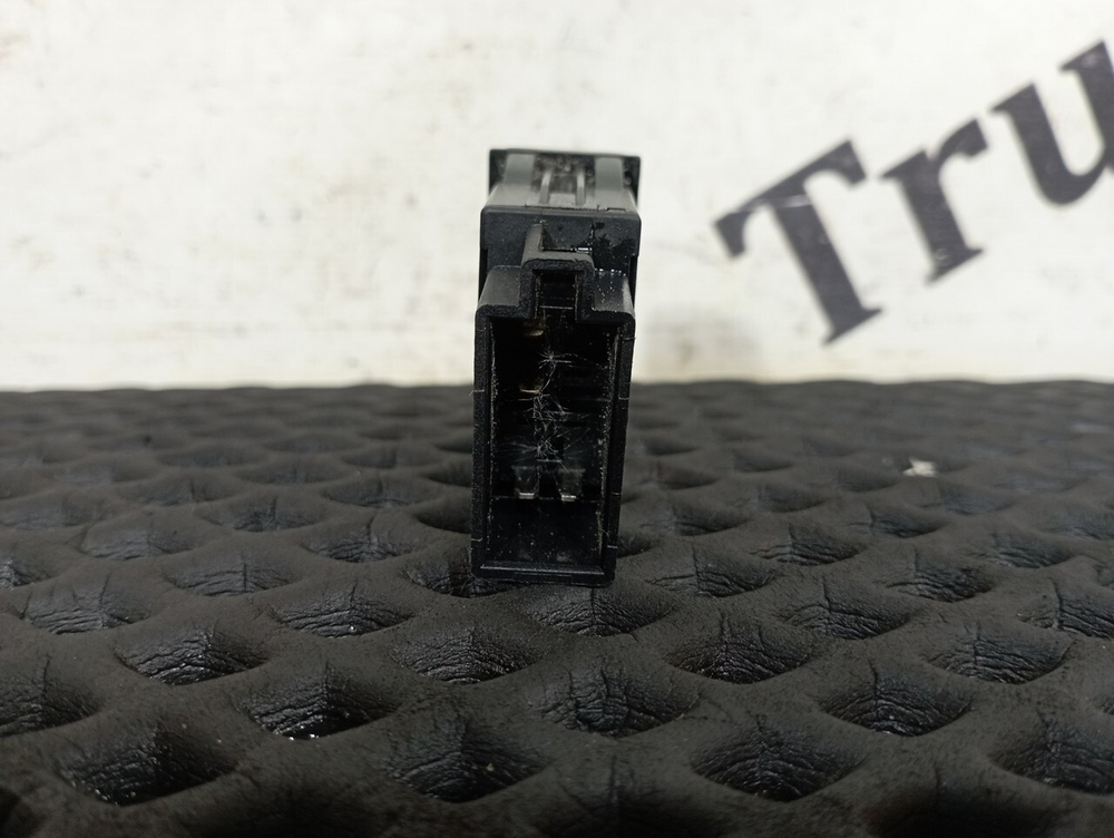 Кнопка системы ASR/ESC