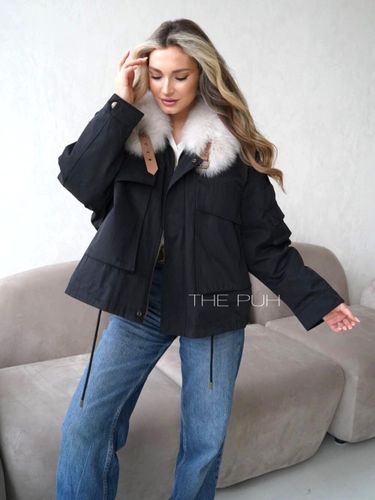 Укороченная черная парка ARMY с серым воротником из меха песца