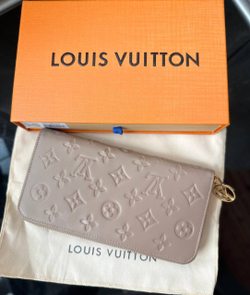 Кошелёк Louis Vuitton Zippy