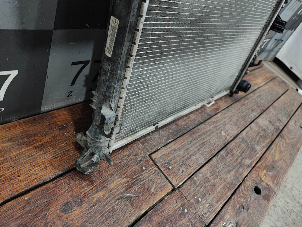 Радиатор двигателя Mercedes GL GLS (X166) 12-19 Б/У Оригинал A0995001303