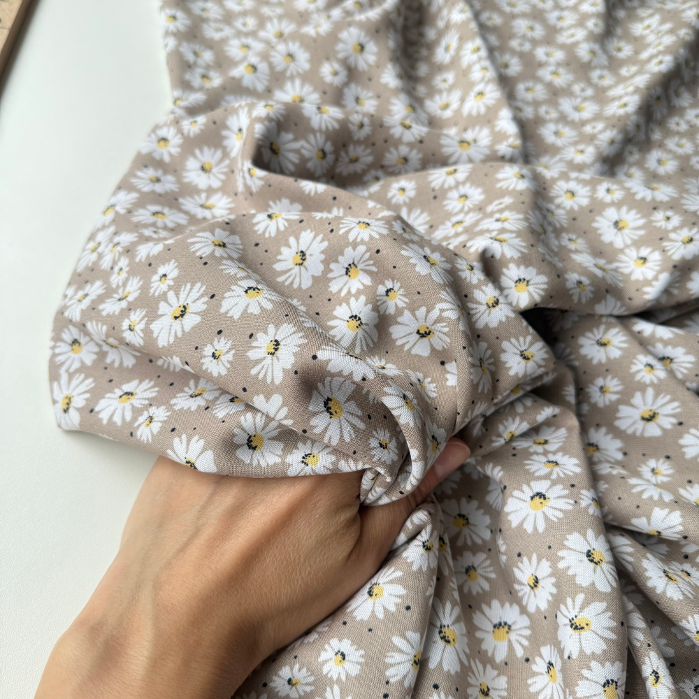 Вискоза (штапель) Ромашки на кофейном фоне