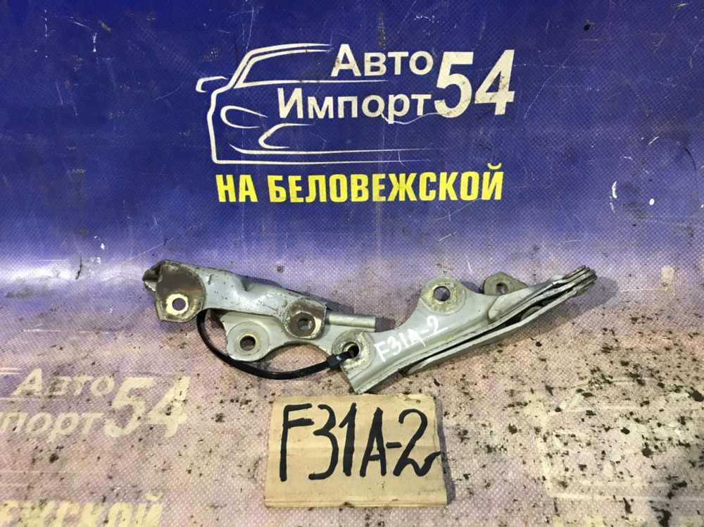 Петля капота левая MITSUBISHI DIAMANTE 1996