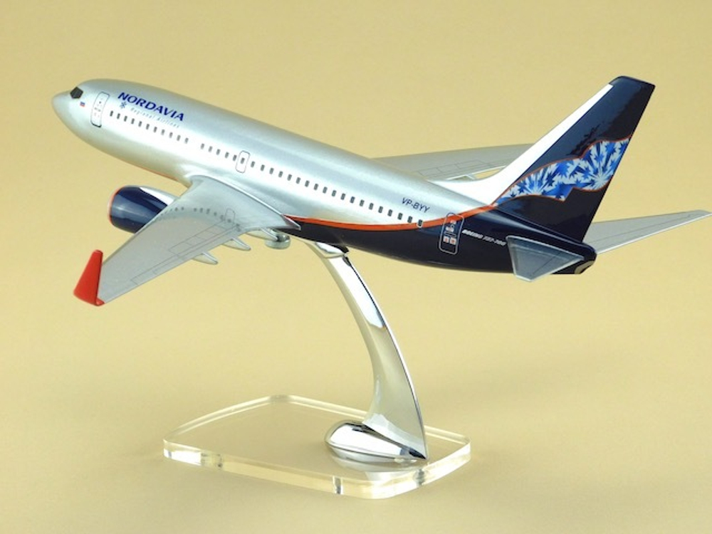 Модель самолета Boeing 737-700 (М1:100 Нордавиа)