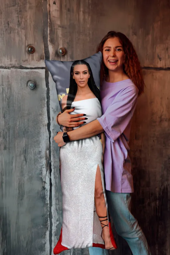 Дакимакура Ким Кардашьян