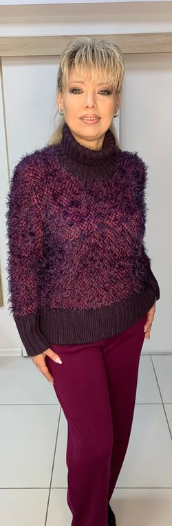 Короткий свитер с ворсинками