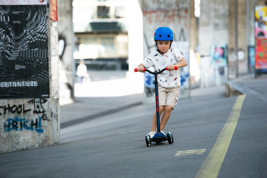 Самокат Maxi Micro Deluxe Pro LED синий/красный