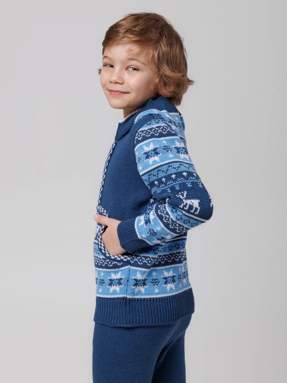 Кофта вязаная на молнии с капюшоном