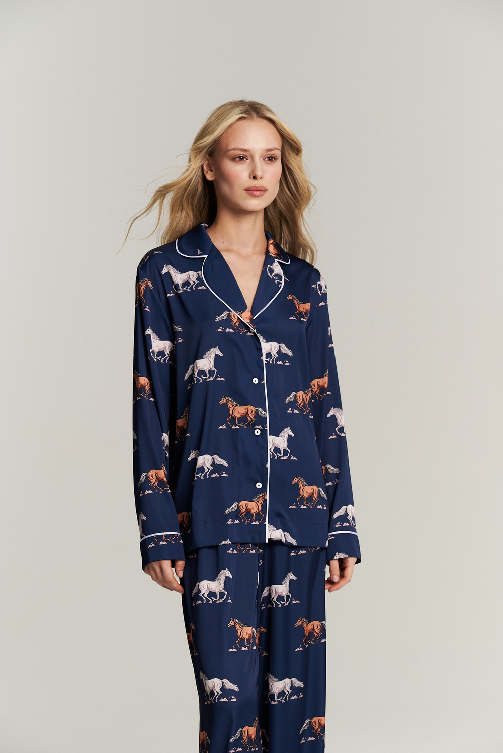 Шелковая пижама с лошадьми - L размер