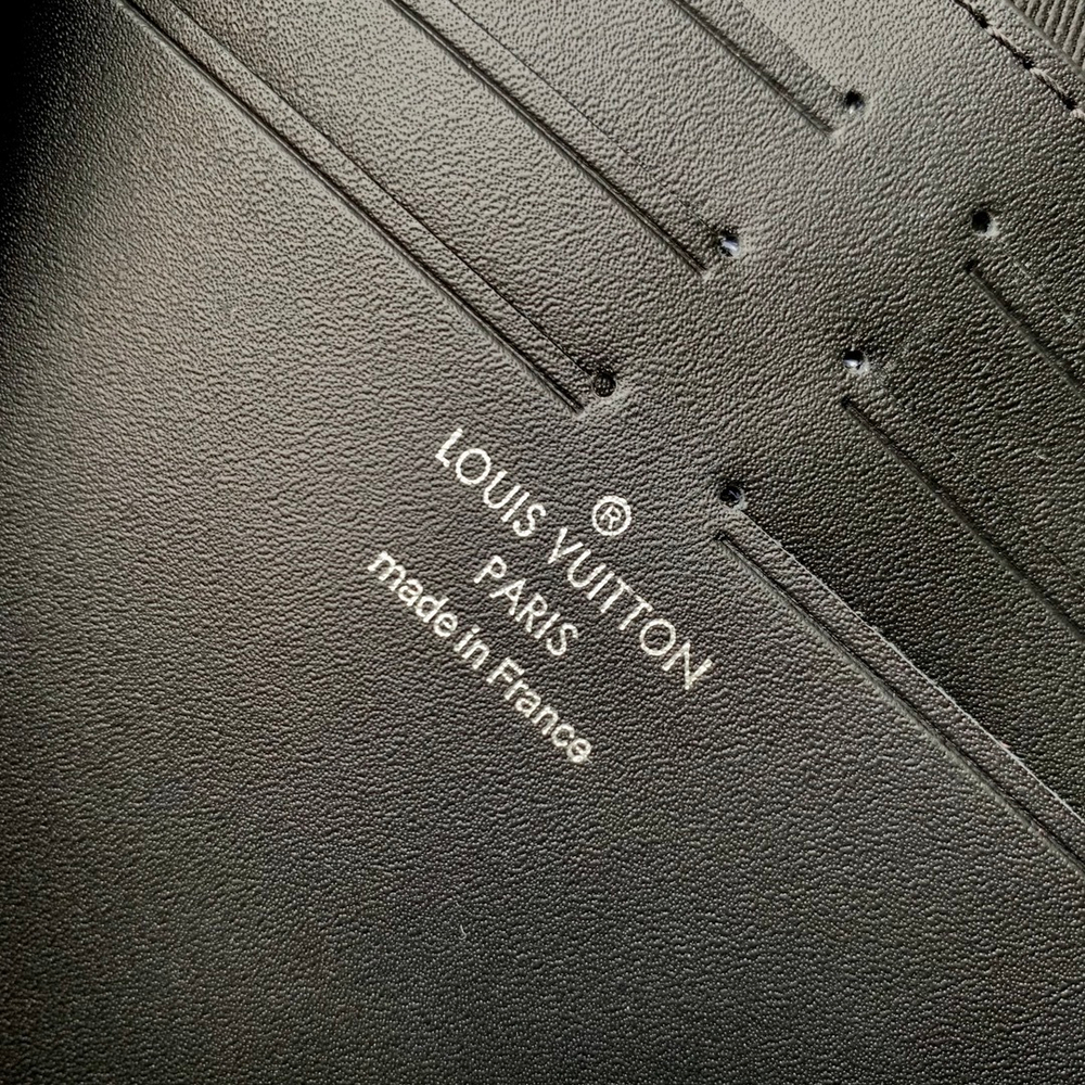 Louis Vuitton Pochette Voyage MM