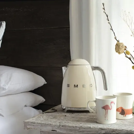 Электрический чайник Smeg KLF03CREU, объем 1,7 л, кремовый