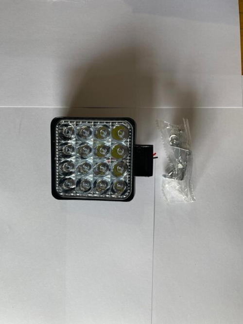 Фара светодиодная дополнительная 16 LED 48W 12-24V (квадрат) 16*85*85 дальний (Н.Новгород)