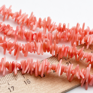 Коралл тонированный палочки бусины, размер около 7-12*1-2 мм, цена за отрезок 19 см (1/2 нити)