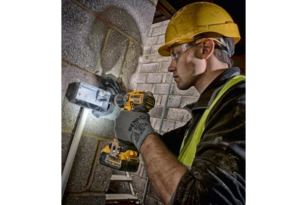 Бесщеточная ударная дрель-шуруповерт DEWALT DCD796D2, 0-550/2000 об/мин, 1.6 кг