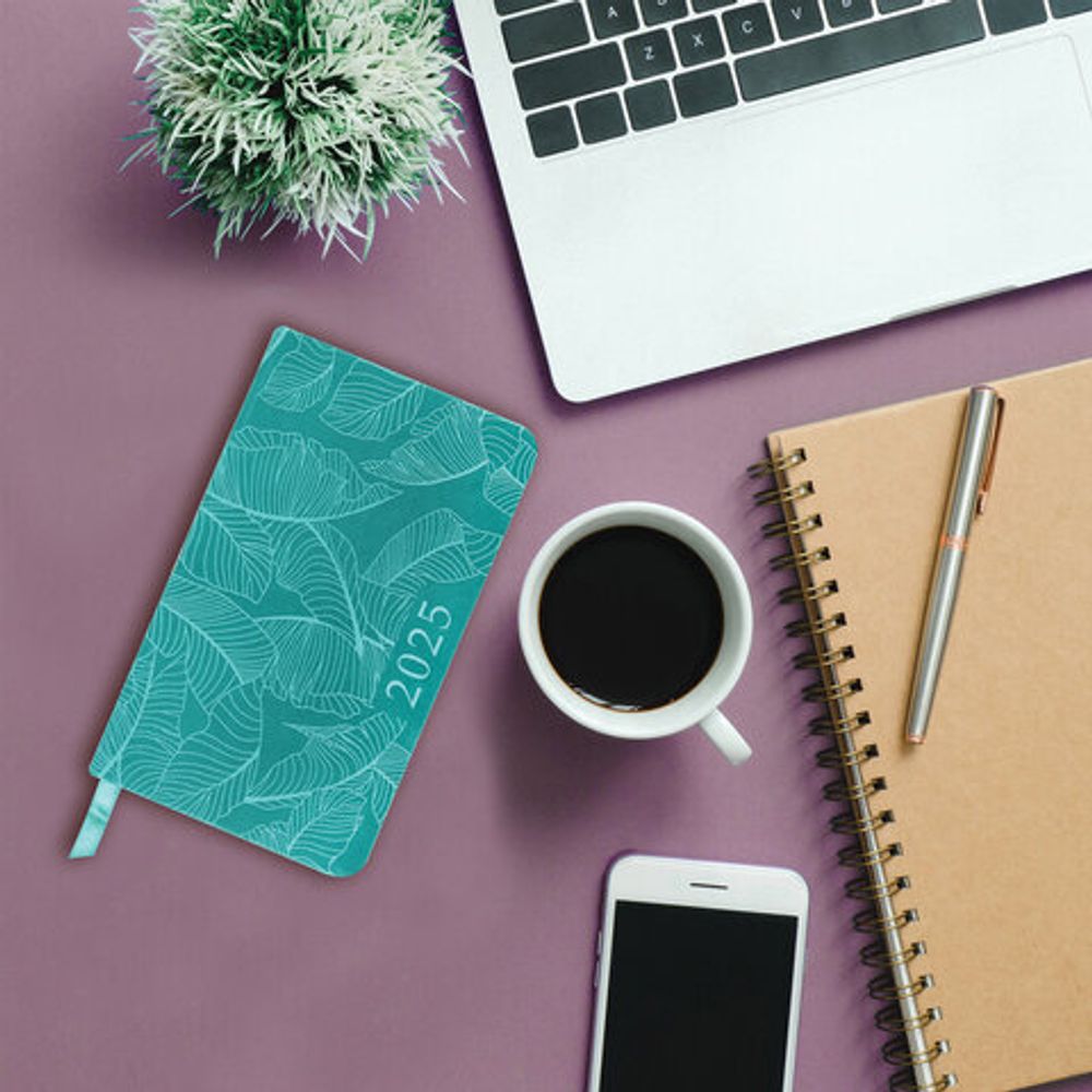 Еженедельник датированный 2025 МАЛЫЙ ФОРМАТ 95х155 мм А6, BRAUBERG "Foliage", под кожу, бирюза, 115987