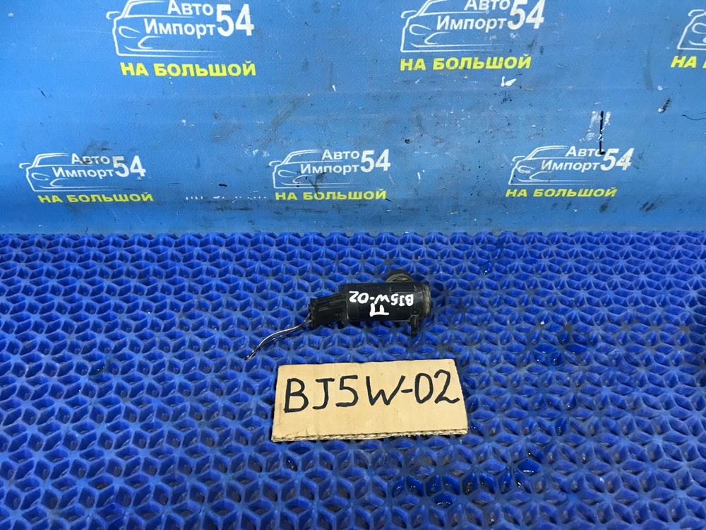 Моторчик бачка омывателя MAZDA FAMILIA 2001