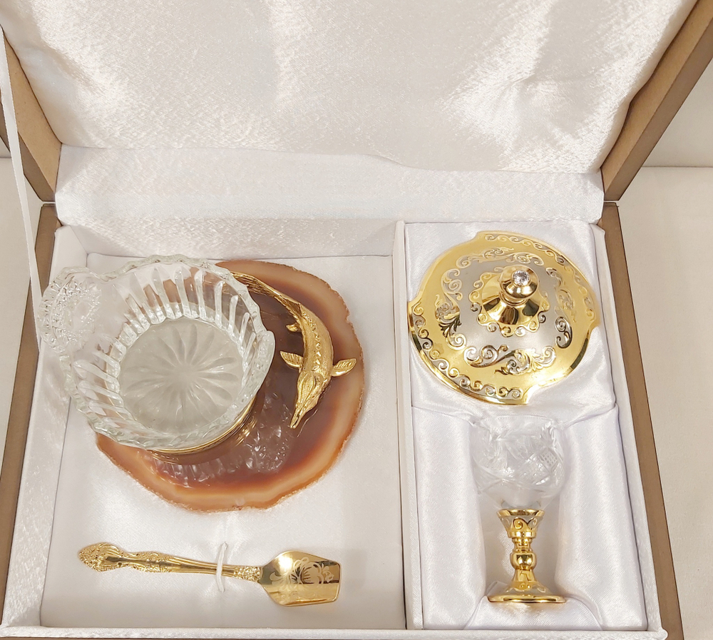 Икорница "Осетринка" с крышечкой на агате с рюмочкой