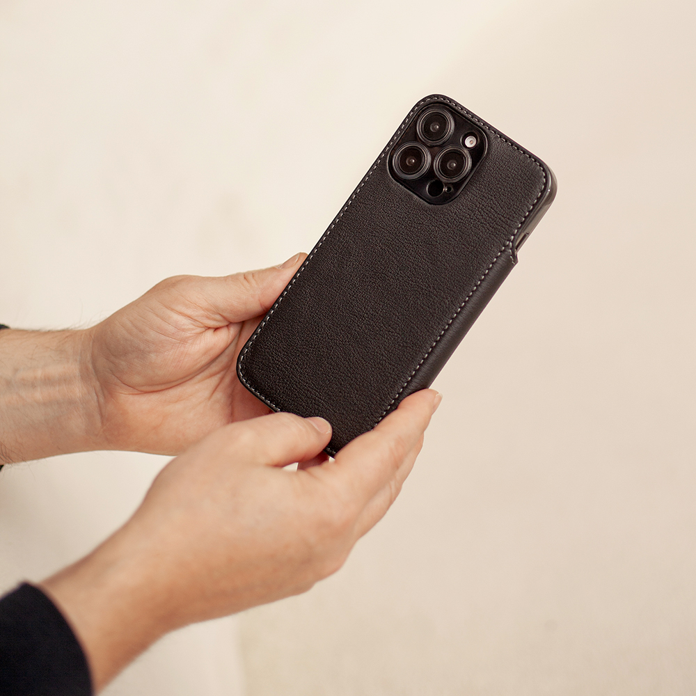 Чехол-книжка кожаная для iPhone 16 Pro Max, теленок черного цвета