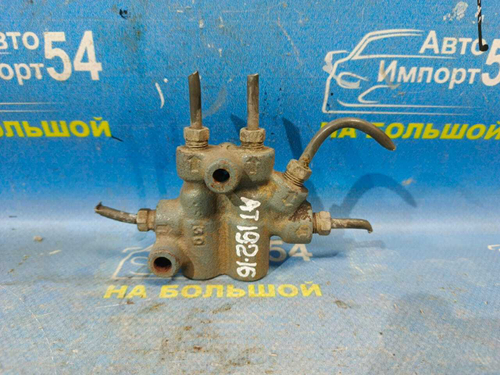 Распределитель тормозной TOYOTA CARINA 1993