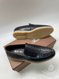 Лоферы Loro Piana из кожи крокодила
