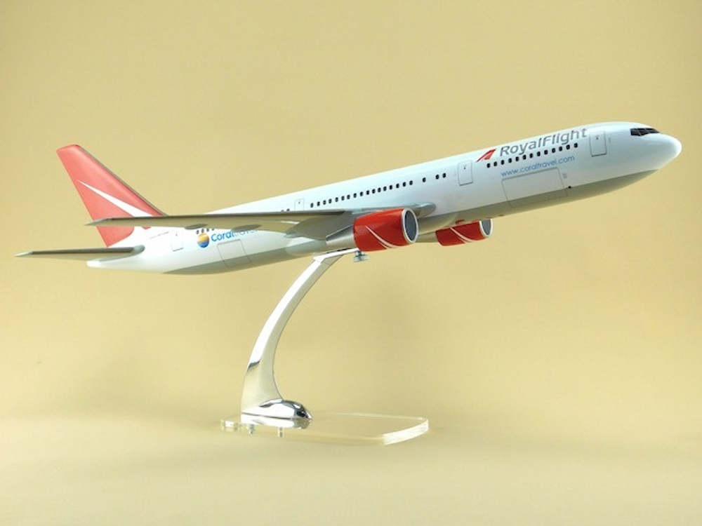 Модель самолета Boeing 767-300 (М1:100, Royal flight)